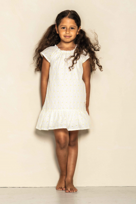 Steiff weißes festliches Sommerkleid mit gelb gestickten Blüten 3210